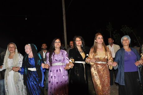 Yüksekova'da 01 ile 05 Haziran 2011 tarihleri arasında  evlenen çiftleri sizler için sayfamıza taşıdık. Yüksekova Güncel olarak tüm çiftlerimize mutluluklar dileriz.