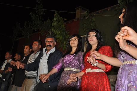 Yüksekova'da 01 ile 05 Haziran 2011 tarihleri arasında  evlenen çiftleri sizler için sayfamıza taşıdık. Yüksekova Güncel olarak tüm çiftlerimize mutluluklar dileriz.