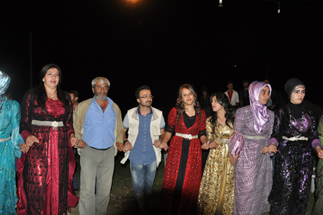 Yüksekova'da 01 ile 05 Haziran 2011 tarihleri arasında  evlenen çiftleri sizler için sayfamıza taşıdık. Yüksekova Güncel olarak tüm çiftlerimize mutluluklar dileriz.