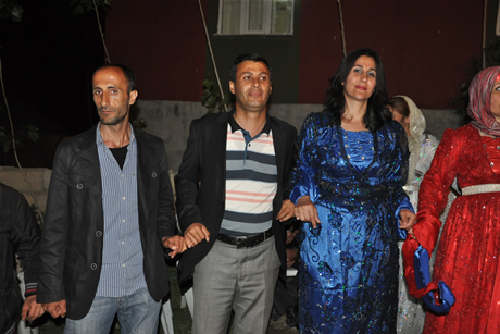 Yüksekova'da 01 ile 05 Haziran 2011 tarihleri arasında  evlenen çiftleri sizler için sayfamıza taşıdık. Yüksekova Güncel olarak tüm çiftlerimize mutluluklar dileriz.