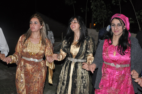 Yüksekova'da 01 ile 05 Haziran 2011 tarihleri arasında  evlenen çiftleri sizler için sayfamıza taşıdık. Yüksekova Güncel olarak tüm çiftlerimize mutluluklar dileriz.