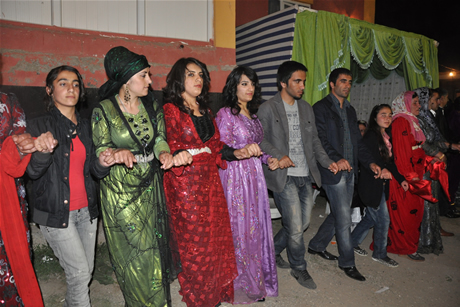 Yüksekova'da 01 ile 05 Haziran 2011 tarihleri arasında  evlenen çiftleri sizler için sayfamıza taşıdık. Yüksekova Güncel olarak tüm çiftlerimize mutluluklar dileriz.