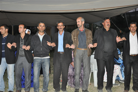 Yüksekova'da 8-9-10-11 06 Haziran 2011 tarihleri arasında evlenen çiftleri sizler için sayfamıza taşıdık. Yüksekova Güncel olarak tüm çiftlerimize mutluluklar dileriz.