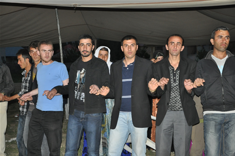 Yüksekova'da 8-9-10-11 06 Haziran 2011 tarihleri arasında evlenen çiftleri sizler için sayfamıza taşıdık. Yüksekova Güncel olarak tüm çiftlerimize mutluluklar dileriz.