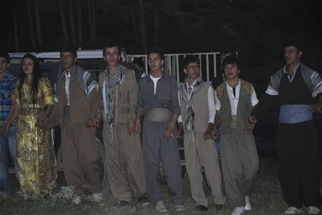 Yüksekova'da 8-9-10-11 06 Haziran 2011 tarihleri arasında evlenen çiftleri sizler için sayfamıza taşıdık. Yüksekova Güncel olarak tüm çiftlerimize mutluluklar dileriz.