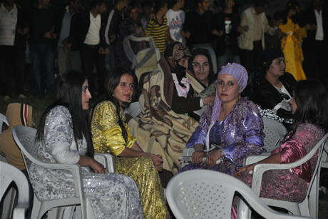 Yüksekova'da 8-9-10-11 06 Haziran 2011 tarihleri arasında evlenen çiftleri sizler için sayfamıza taşıdık. Yüksekova Güncel olarak tüm çiftlerimize mutluluklar dileriz.