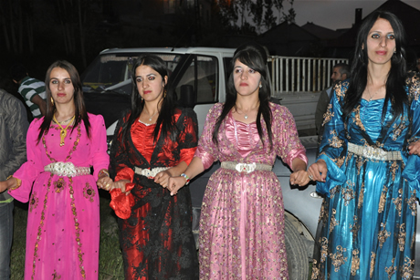 Yüksekova'da 8-9-10-11 06 Haziran 2011 tarihleri arasında evlenen çiftleri sizler için sayfamıza taşıdık. Yüksekova Güncel olarak tüm çiftlerimize mutluluklar dileriz.