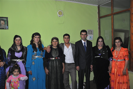 Yüksekova'da 8-9-10-11 06 Haziran 2011 tarihleri arasında evlenen çiftleri sizler için sayfamıza taşıdık. Yüksekova Güncel olarak tüm çiftlerimize mutluluklar dileriz.