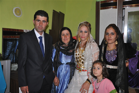 Yüksekova'da 8-9-10-11 06 Haziran 2011 tarihleri arasında evlenen çiftleri sizler için sayfamıza taşıdık. Yüksekova Güncel olarak tüm çiftlerimize mutluluklar dileriz.