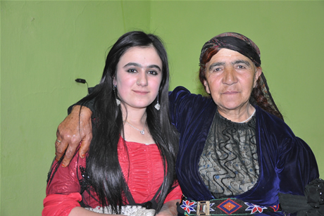 Yüksekova'da 8-9-10-11 06 Haziran 2011 tarihleri arasında evlenen çiftleri sizler için sayfamıza taşıdık. Yüksekova Güncel olarak tüm çiftlerimize mutluluklar dileriz.