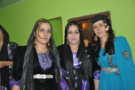 Yüksekova'da 8-9-10-11 06 Haziran 2011 tarihleri arasında evlenen çiftleri sizler için sayfamıza taşıdık. Yüksekova Güncel olarak tüm çiftlerimize mutluluklar dileriz.