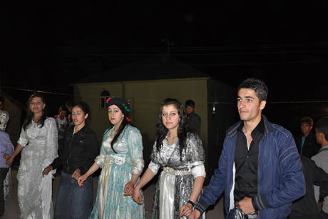 Yüksekova'da 8-9-10-11 06 Haziran 2011 tarihleri arasında evlenen çiftleri sizler için sayfamıza taşıdık. Yüksekova Güncel olarak tüm çiftlerimize mutluluklar dileriz.