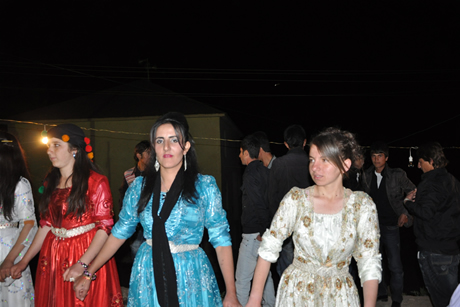 Yüksekova'da 8-9-10-11 06 Haziran 2011 tarihleri arasında evlenen çiftleri sizler için sayfamıza taşıdık. Yüksekova Güncel olarak tüm çiftlerimize mutluluklar dileriz.