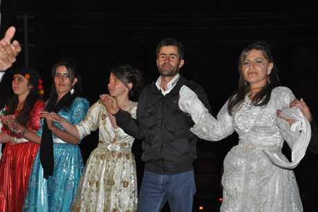 Yüksekova'da 8-9-10-11 06 Haziran 2011 tarihleri arasında evlenen çiftleri sizler için sayfamıza taşıdık. Yüksekova Güncel olarak tüm çiftlerimize mutluluklar dileriz.