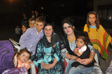 Yüksekova'da 8-9-10-11 06 Haziran 2011 tarihleri arasında evlenen çiftleri sizler için sayfamıza taşıdık. Yüksekova Güncel olarak tüm çiftlerimize mutluluklar dileriz.