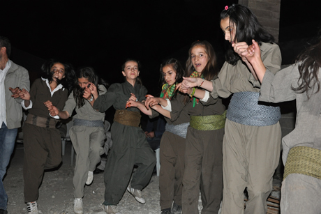 Yüksekova'da 8-9-10-11 06 Haziran 2011 tarihleri arasında evlenen çiftleri sizler için sayfamıza taşıdık. Yüksekova Güncel olarak tüm çiftlerimize mutluluklar dileriz.