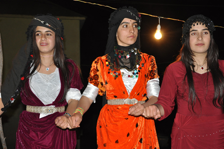 Yüksekova'da 8-9-10-11 06 Haziran 2011 tarihleri arasında evlenen çiftleri sizler için sayfamıza taşıdık. Yüksekova Güncel olarak tüm çiftlerimize mutluluklar dileriz.