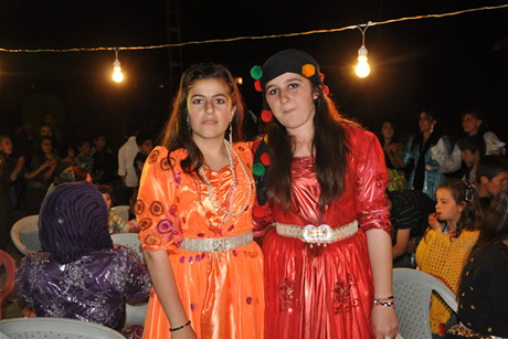 Yüksekova'da 8-9-10-11 06 Haziran 2011 tarihleri arasında evlenen çiftleri sizler için sayfamıza taşıdık. Yüksekova Güncel olarak tüm çiftlerimize mutluluklar dileriz.