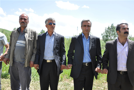 Yüksekova'da 8-9-10-11 06 Haziran 2011 tarihleri arasında evlenen çiftleri sizler için sayfamıza taşıdık. Yüksekova Güncel olarak tüm çiftlerimize mutluluklar dileriz.