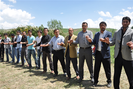 Yüksekova'da 8-9-10-11 06 Haziran 2011 tarihleri arasında evlenen çiftleri sizler için sayfamıza taşıdık. Yüksekova Güncel olarak tüm çiftlerimize mutluluklar dileriz.