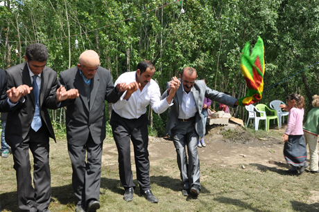 Yüksekova'da 8-9-10-11 06 Haziran 2011 tarihleri arasında evlenen çiftleri sizler için sayfamıza taşıdık. Yüksekova Güncel olarak tüm çiftlerimize mutluluklar dileriz.