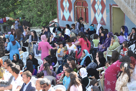 Yüksekova'da 8-9-10-11 06 Haziran 2011 tarihleri arasında evlenen çiftleri sizler için sayfamıza taşıdık. Yüksekova Güncel olarak tüm çiftlerimize mutluluklar dileriz.