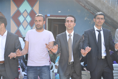 Yüksekova'da 8-9-10-11 06 Haziran 2011 tarihleri arasında evlenen çiftleri sizler için sayfamıza taşıdık. Yüksekova Güncel olarak tüm çiftlerimize mutluluklar dileriz.