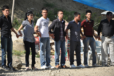 Yüksekova'da 8-9-10-11 06 Haziran 2011 tarihleri arasında evlenen çiftleri sizler için sayfamıza taşıdık. Yüksekova Güncel olarak tüm çiftlerimize mutluluklar dileriz.