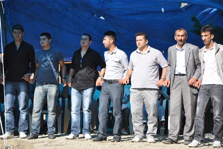 Yüksekova'da 8-9-10-11 06 Haziran 2011 tarihleri arasında evlenen çiftleri sizler için sayfamıza taşıdık. Yüksekova Güncel olarak tüm çiftlerimize mutluluklar dileriz.