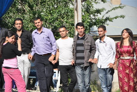 Yüksekova'da 8-9-10-11 06 Haziran 2011 tarihleri arasında evlenen çiftleri sizler için sayfamıza taşıdık. Yüksekova Güncel olarak tüm çiftlerimize mutluluklar dileriz.