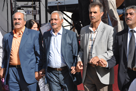 Yüksekova'da 8-9-10-11 06 Haziran 2011 tarihleri arasında evlenen çiftleri sizler için sayfamıza taşıdık. Yüksekova Güncel olarak tüm çiftlerimize mutluluklar dileriz.