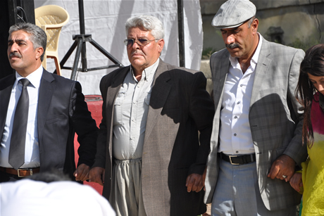 Yüksekova'da 8-9-10-11 06 Haziran 2011 tarihleri arasında evlenen çiftleri sizler için sayfamıza taşıdık. Yüksekova Güncel olarak tüm çiftlerimize mutluluklar dileriz.