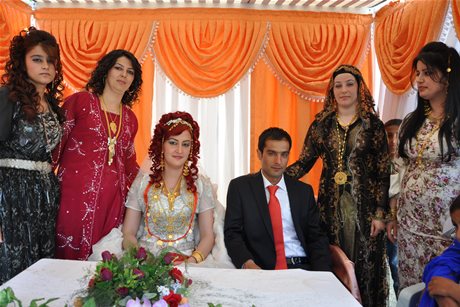 Yüksekova'da 8-9-10-11 06 Haziran 2011 tarihleri arasında evlenen çiftleri sizler için sayfamıza taşıdık. Yüksekova Güncel olarak tüm çiftlerimize mutluluklar dileriz.