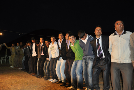 Yüksekova'da 8-9-10-11 06 Haziran 2011 tarihleri arasında evlenen çiftleri sizler için sayfamıza taşıdık. Yüksekova Güncel olarak tüm çiftlerimize mutluluklar dileriz.