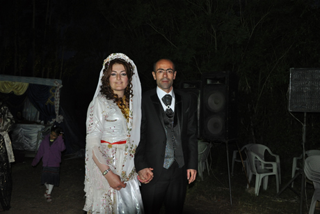 Yüksekova'da 8-9-10-11 06 Haziran 2011 tarihleri arasında evlenen çiftleri sizler için sayfamıza taşıdık. Yüksekova Güncel olarak tüm çiftlerimize mutluluklar dileriz.