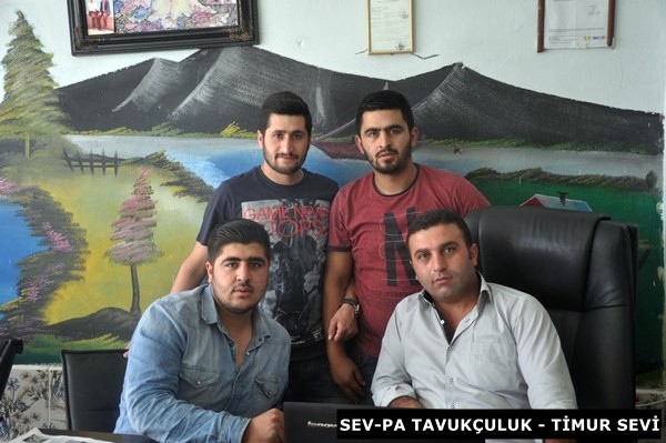 Müslüman Kürt halkı bugün tüm İslam aleminin duyguda, düşüncede ve eylemde birleşmesi gereken ve İslam dünyasının en kutsal günlerinden biri olan mübarek Ramazan bayramını barıştan uzak savaşların gölgesinde karşılıyor. Savaşların hakim olduğu bölgemizde cereyan eden tüm olumsuzluklara rağmen umuyorum ki bu bayram özellikle Ortadoğu coğrafyasında yaşanan haksızlıkların ve savaşların son bulmasına barışa, kardeşliğe, Kürtlerin ulusal demokratik birliğine ve Müslüman halkların zulüm ve zorbalığa karşı büyük dayanışmasına vesile olur. Barışa olan eşsiz inancınızı yetirmemeniz dileği ile iyi bayramlar.”