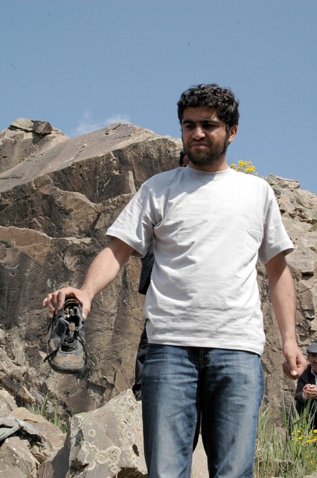 PKK'lilere ait toplu mezar görüntüleri tüyler ürpertiyor. Alman insan hakları savunucusu sosyolog Andrea Wolf'un da aralarında bulunduğu 41 PKK'liye ait Van'ın Çatak İlçesi'ndeki toplu mezarda bir vahşet ortaya çıktı.