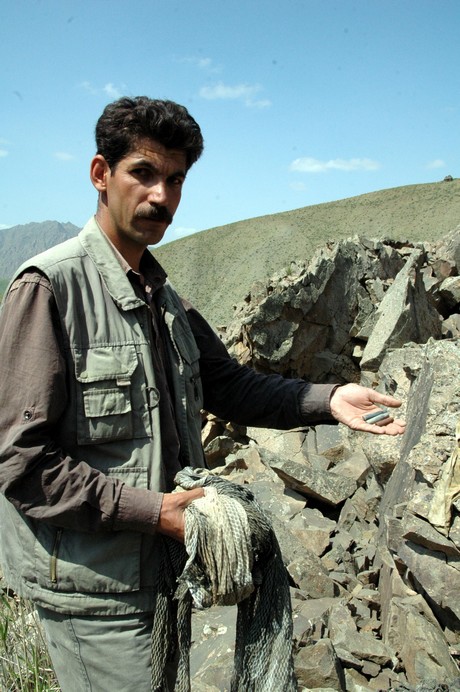 PKK'lilere ait toplu mezar görüntüleri tüyler ürpertiyor. Alman insan hakları savunucusu sosyolog Andrea Wolf'un da aralarında bulunduğu 41 PKK'liye ait Van'ın Çatak İlçesi'ndeki toplu mezarda bir vahşet ortaya çıktı.