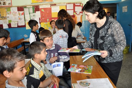 
Hakkarinin Yüksekovada 2010-2011 Eğitim ve öğretim yılının sona ermesiyle birlikte binlerce ilk ve orta dereceli okul öğrencisi karne heyecanı yaşadı.