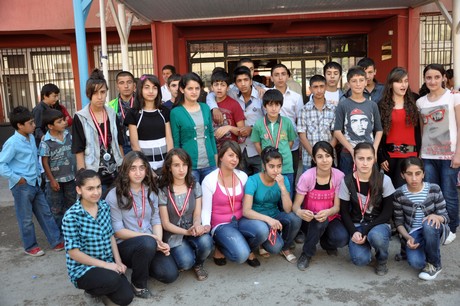 
Hakkarinin Yüksekovada 2010-2011 Eğitim ve öğretim yılının sona ermesiyle birlikte binlerce ilk ve orta dereceli okul öğrencisi karne heyecanı yaşadı.