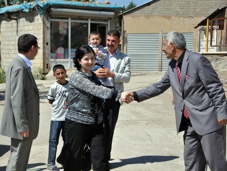 
Hakkarinin Yüksekovada 2010-2011 Eğitim ve öğretim yılının sona ermesiyle birlikte binlerce ilk ve orta dereceli okul öğrencisi karne heyecanı yaşadı.