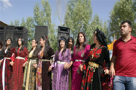 Yüksekova'da 18-19 Haziran 2011 tarihleri arasında yapılan düğünleri sizler için sayfamıza taşıdık.