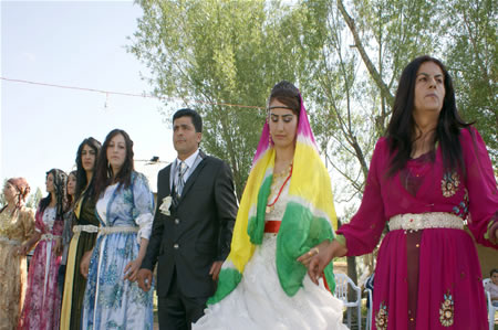 Yüksekova'da 18-19 Haziran 2011 tarihleri arasında yapılan düğünleri sizler için sayfamıza taşıdık.