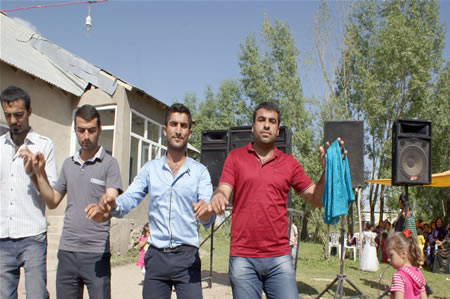 Yüksekova'da 18-19 Haziran 2011 tarihleri arasında yapılan düğünleri sizler için sayfamıza taşıdık.