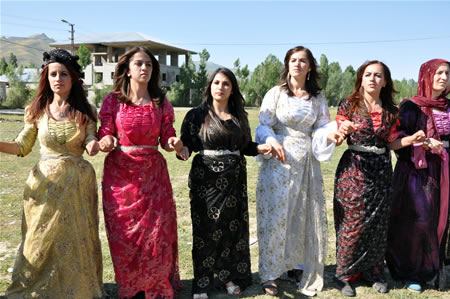 Yüksekova'da 18-19 Haziran 2011 tarihleri arasında yapılan düğünleri sizler için sayfamıza taşıdık.