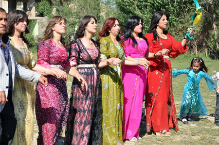 Yüksekova'da 18-19 Haziran 2011 tarihleri arasında yapılan düğünleri sizler için sayfamıza taşıdık.