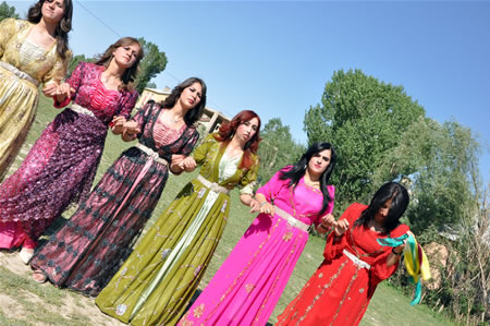 Yüksekova'da 18-19 Haziran 2011 tarihleri arasında yapılan düğünleri sizler için sayfamıza taşıdık.