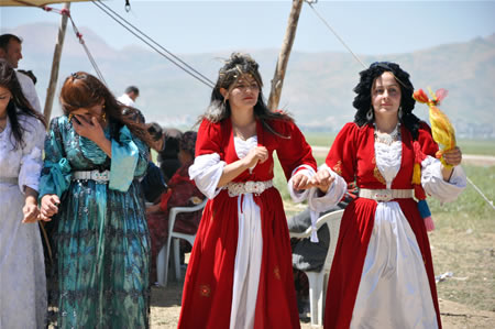 Yüksekova'da 18-19 Haziran 2011 tarihleri arasında yapılan düğünleri sizler için sayfamıza taşıdık.