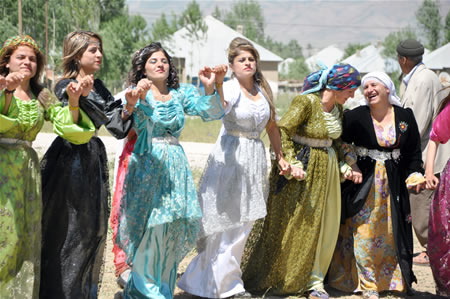 Yüksekova'da 18-19 Haziran 2011 tarihleri arasında yapılan düğünleri sizler için sayfamıza taşıdık.