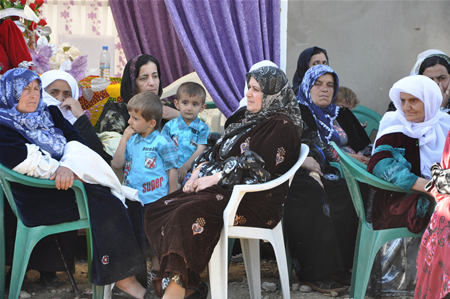 Yüksekova'da 25.26. 2011 tarihlerinde evlenen bazı çiftleri siz için sayfamıza taşıdık.